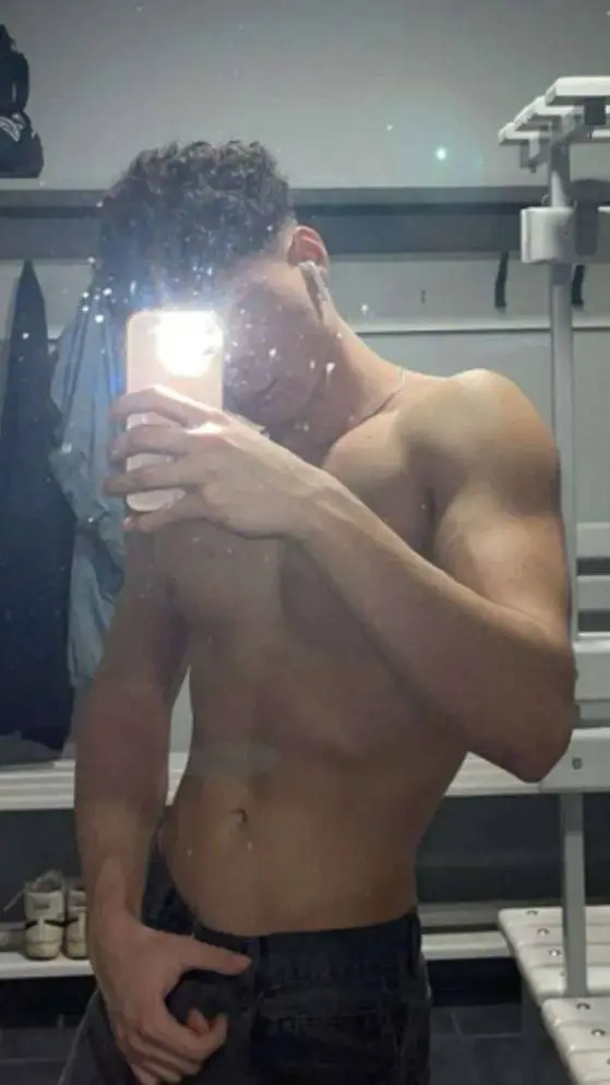 ai character: Lorenzo  background