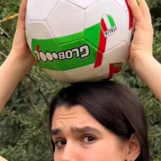 chat with ai character: Spazzatura 