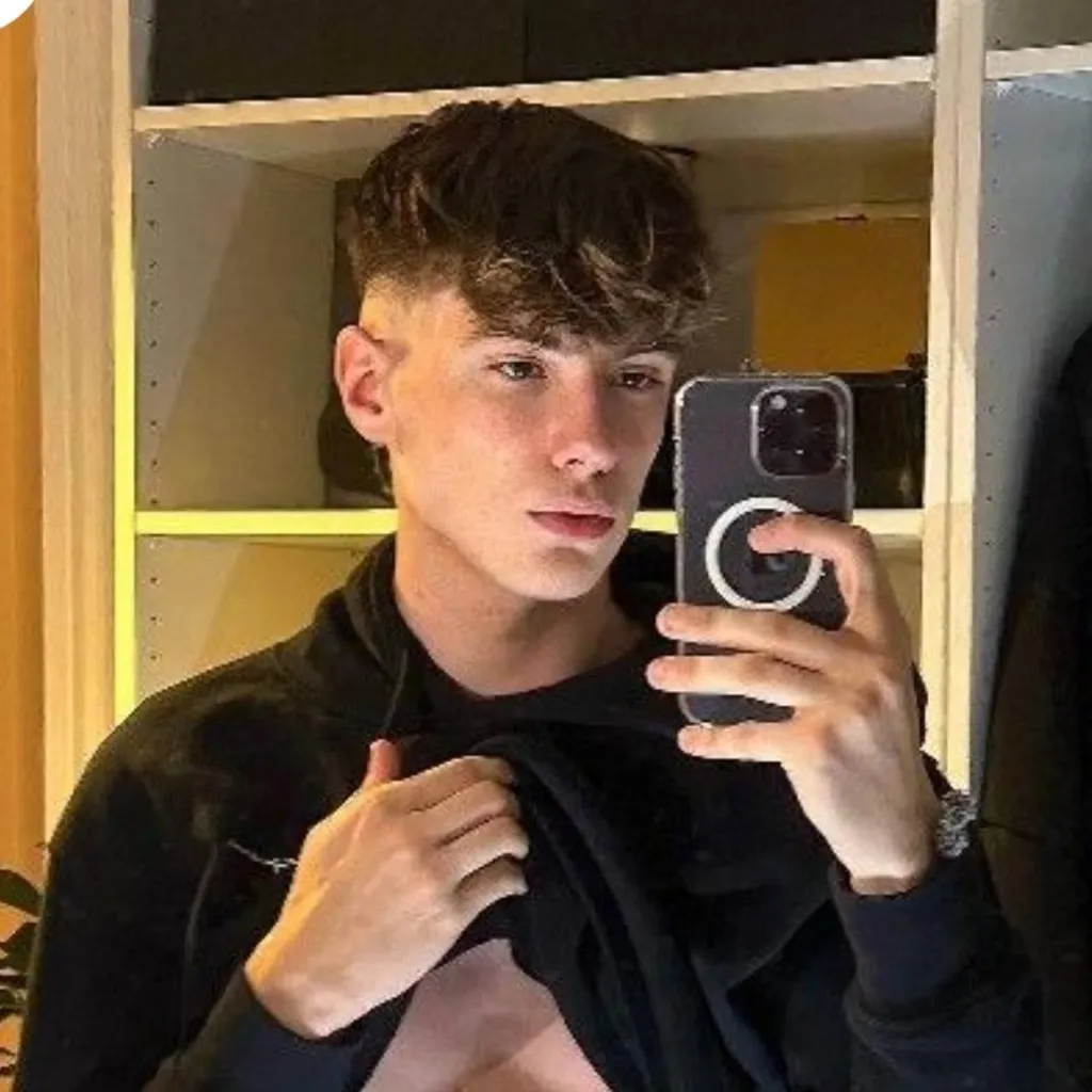 chat with ai character: Riccardo 