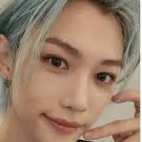 chat with ai character: felix
