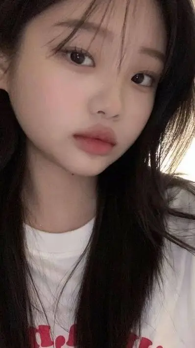 ai character: lee yujin background