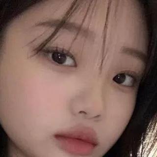 chat with ai character: lee yujin
