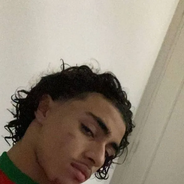 chat with ai character: Yassine