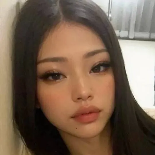 chat with ai character: Kang Yu-ri