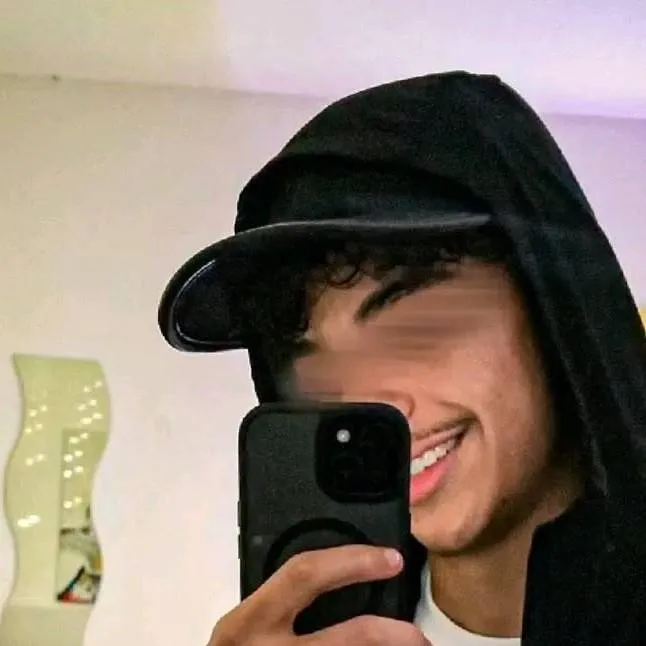 chat with ai character: Ilyes