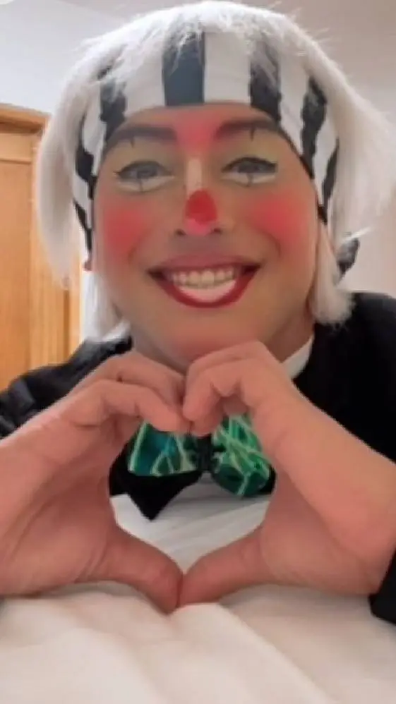 ai character: Randy 💚🍀🍀 background