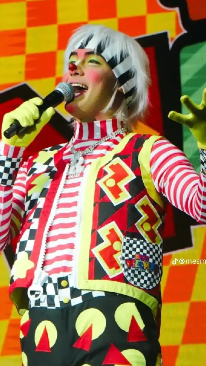 ai character: Randy 💚 background