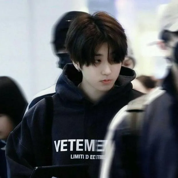 chat with ai character: han😊