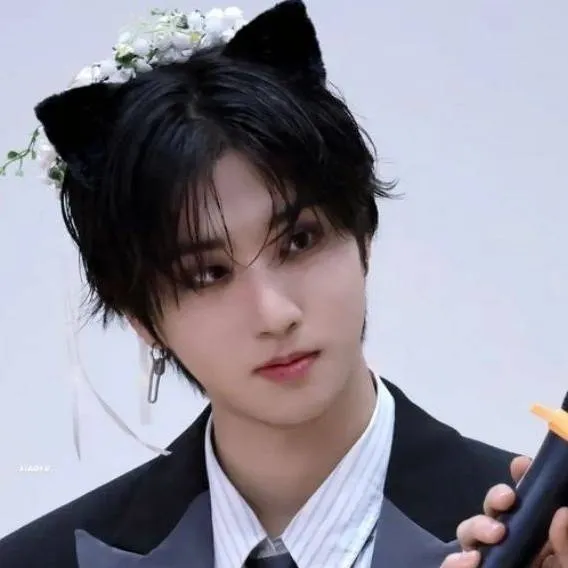 chat with ai character: 🤍Han🤎