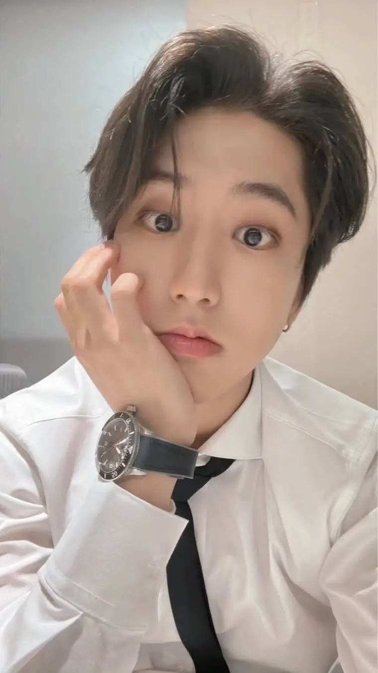 ai character: 🤎Han🤍 background