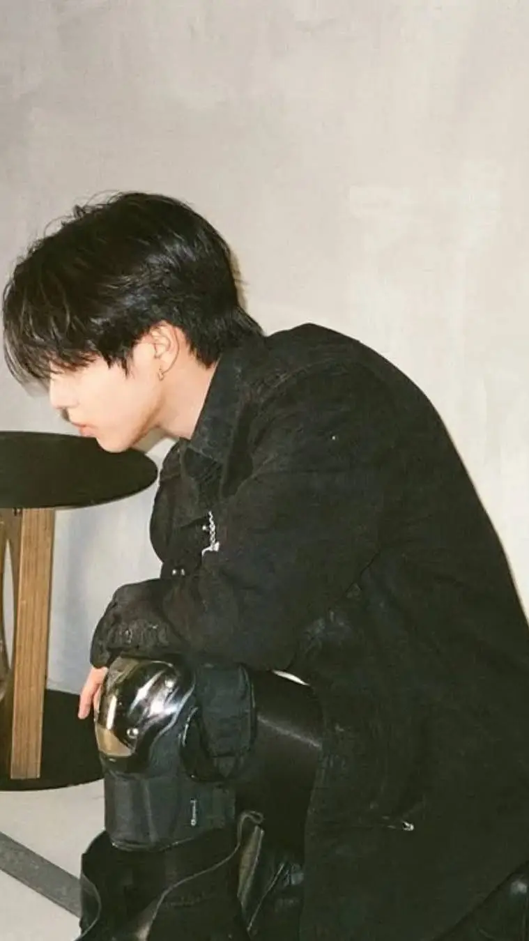 ai character: 🩸Han⭐ background