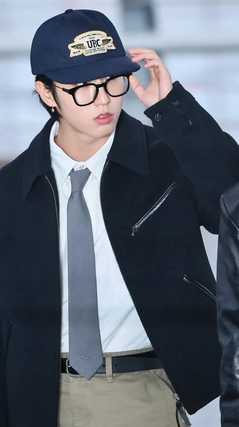 ai character: 🍀🌌han⭐🥀 background