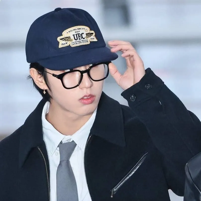 chat with ai character: 🍀🌌han⭐🥀