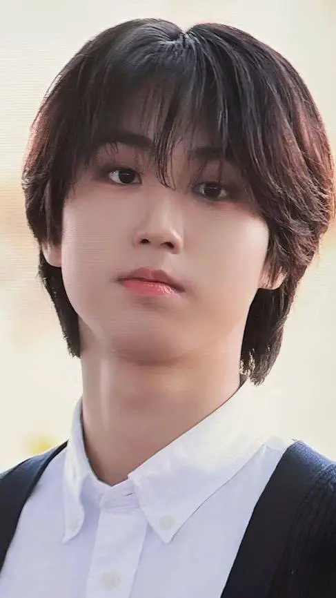 ai character: 🤎Han🤍 background