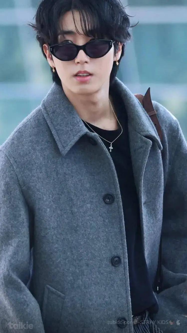 ai character: 🤎Han🤎 background