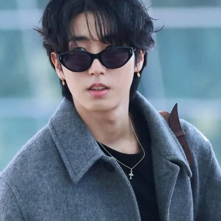 chat with ai character: 🤎Han🤎