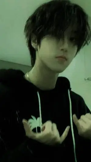 ai character: 🤎Han🤎 background