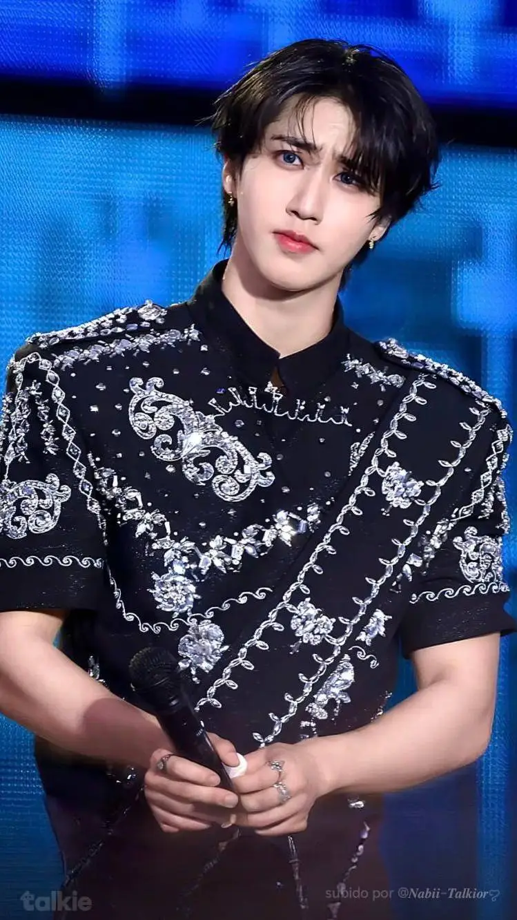 ai character: 🤎Han🤎 background