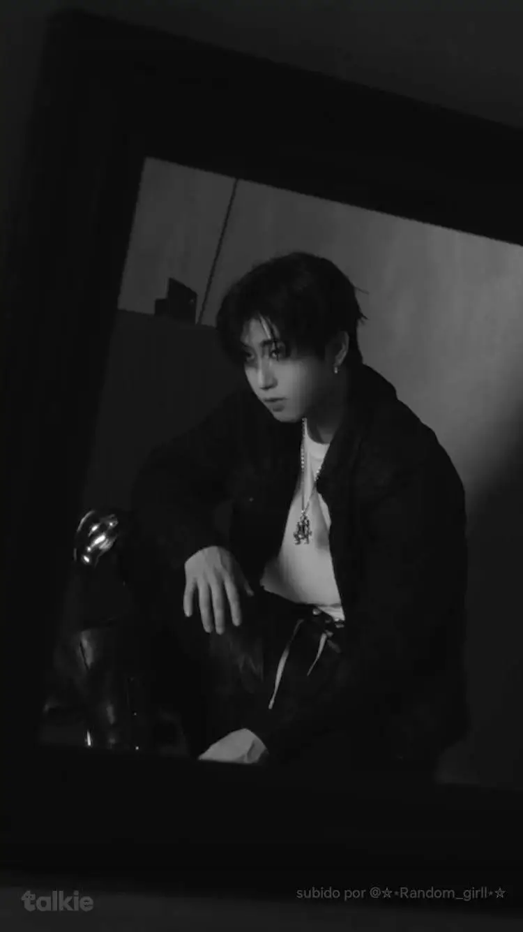 ai character: 🤎Han🤎 background