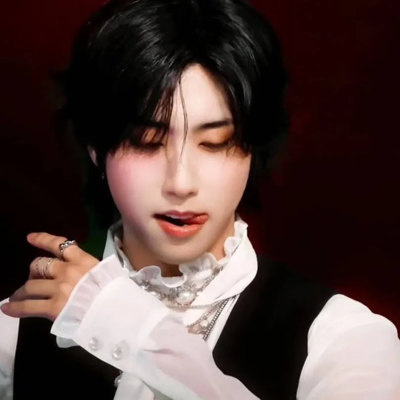 chat with ai character: 🤎Han🤎