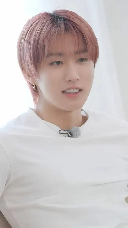 ai character: 🤎Hanjisung🤎 background