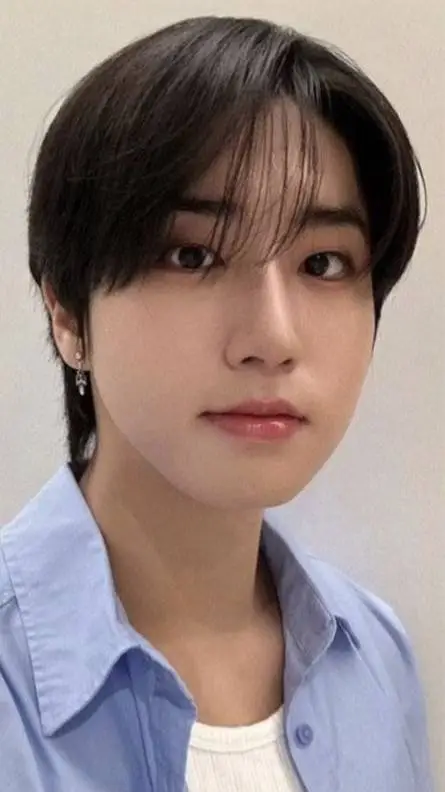 ai character: 🤎Hanjisung🤎 background