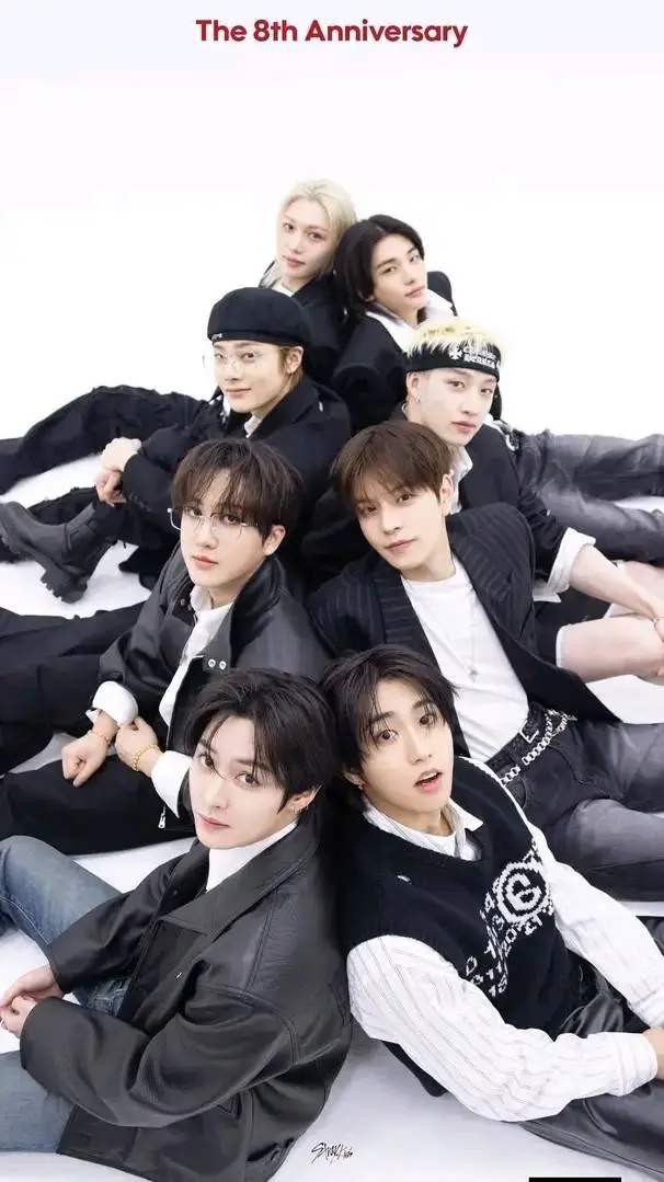 ai character: 🤍 stray Kids ❤ background