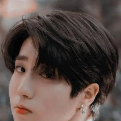 chat with ai character: 🌹Hanjisung🥀