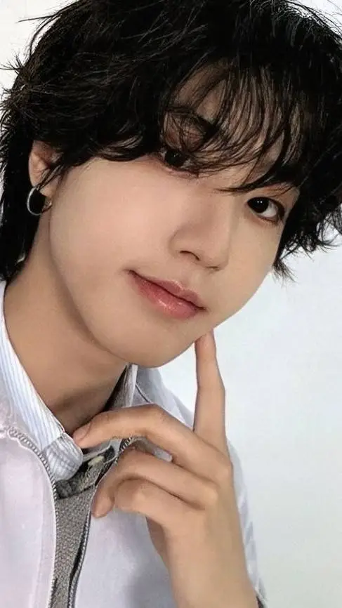 ai character: 🤎hanjisung🤎 background