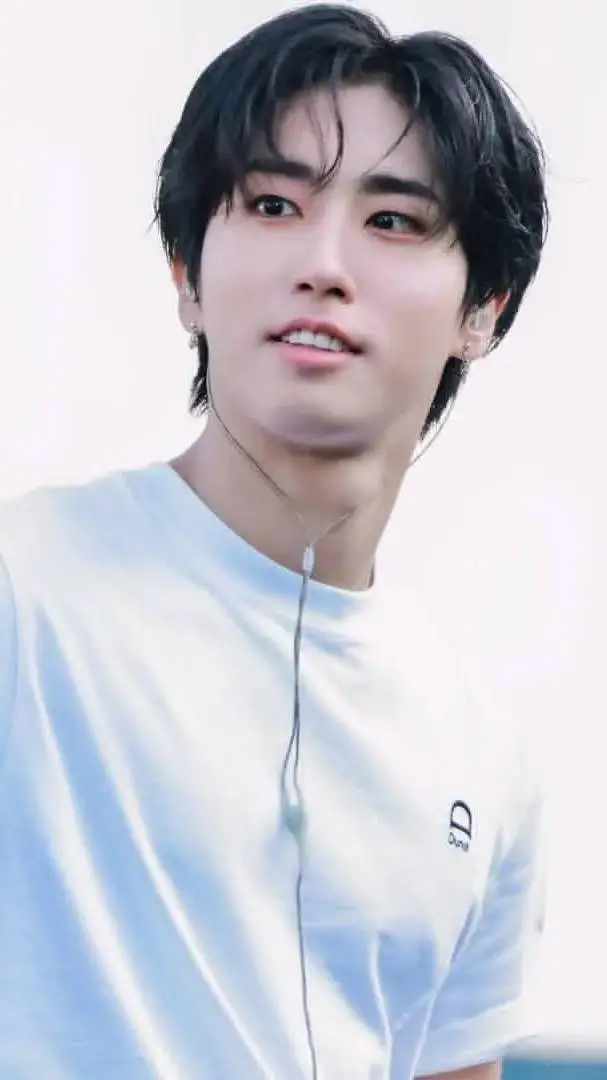 ai character: 🤎Hanjisung🤎 background