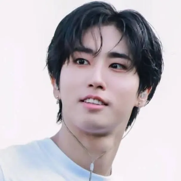 chat with ai character: 🤎Hanjisung🤎