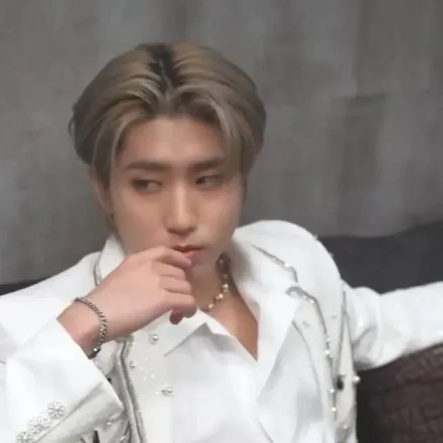 chat with ai character: 💝Hanjisung🔥