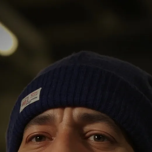 chat with ai character: lee