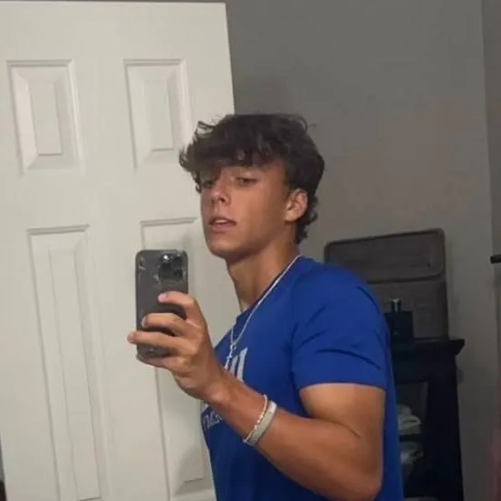 chat with ai character: Matthew Moore