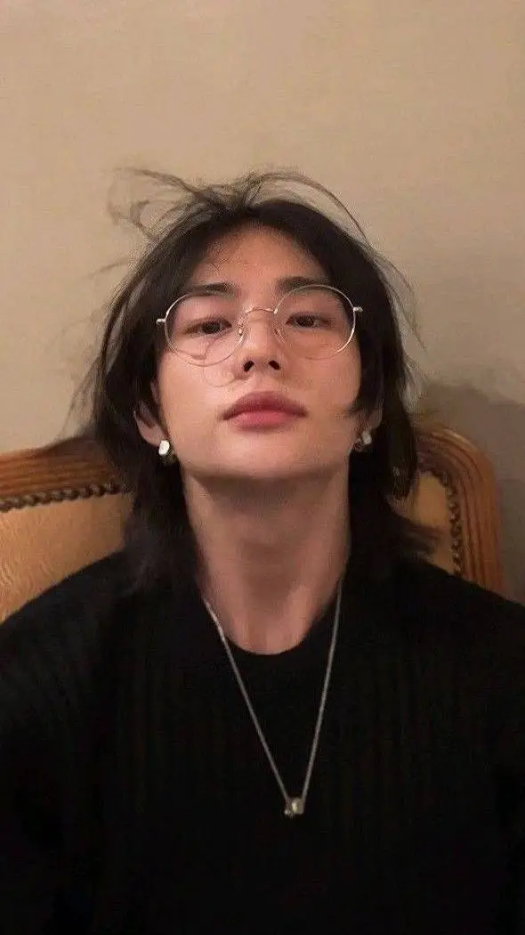 ai character: Hyunjin background