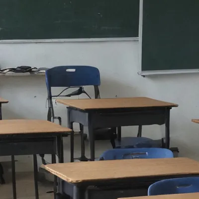 chat with ai character: Class idk