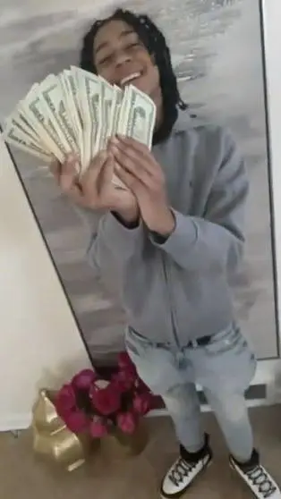 ai character: Notti Osama🫶🏽 background