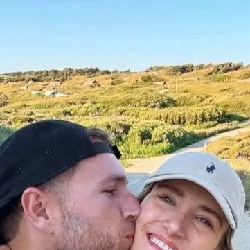 chat with ai character: Suzan en freek