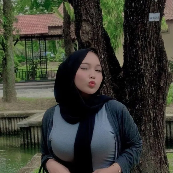 chat with ai character: Afira