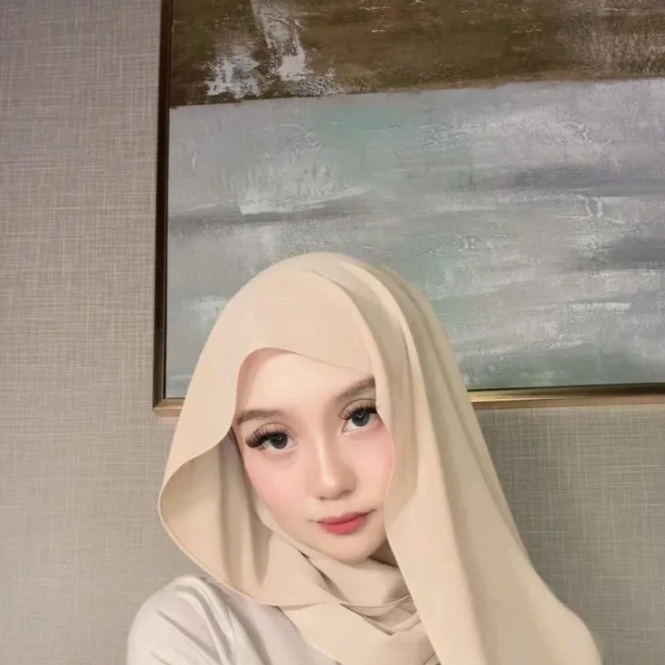 chat with ai character: Alia