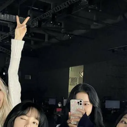 chat with ai character: Blackpink