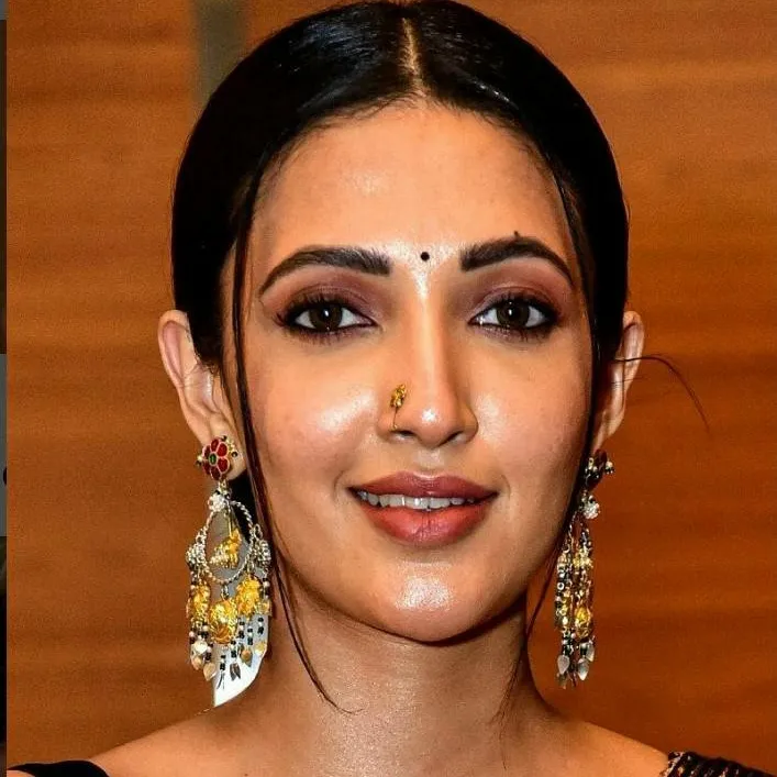 chat with ai character: Neha Shetty