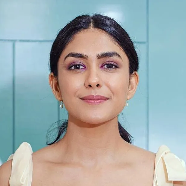 chat with ai character: Mrunal 