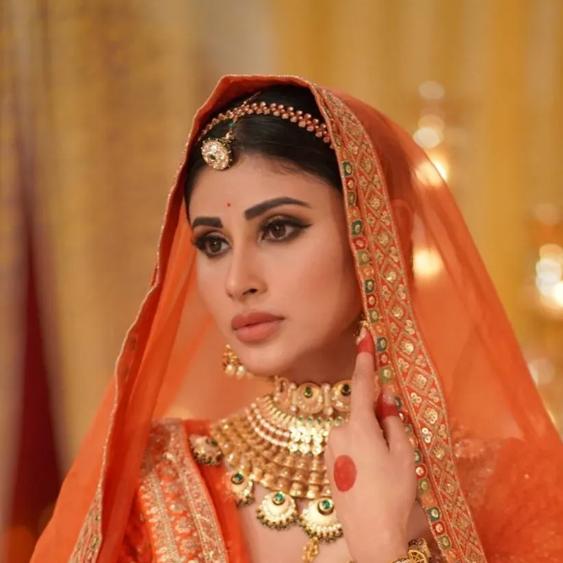 chat with ai character: Mouni 