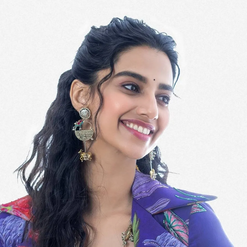 chat with ai character: Meenakshi 