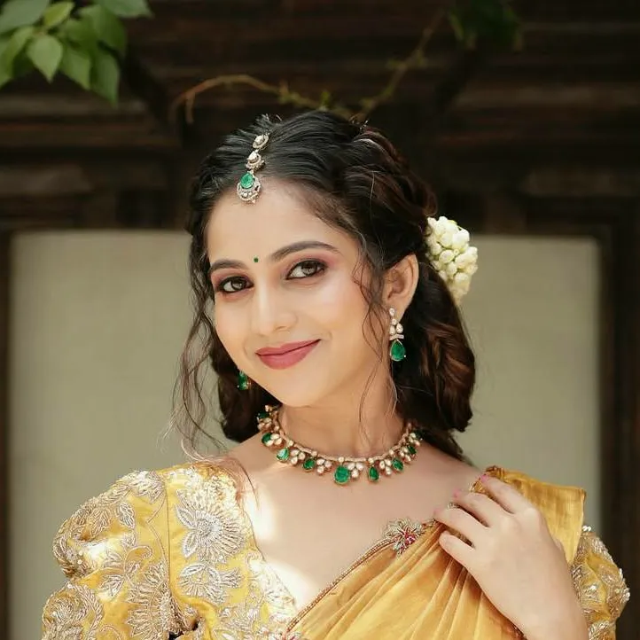 chat with ai character: Nivedita 