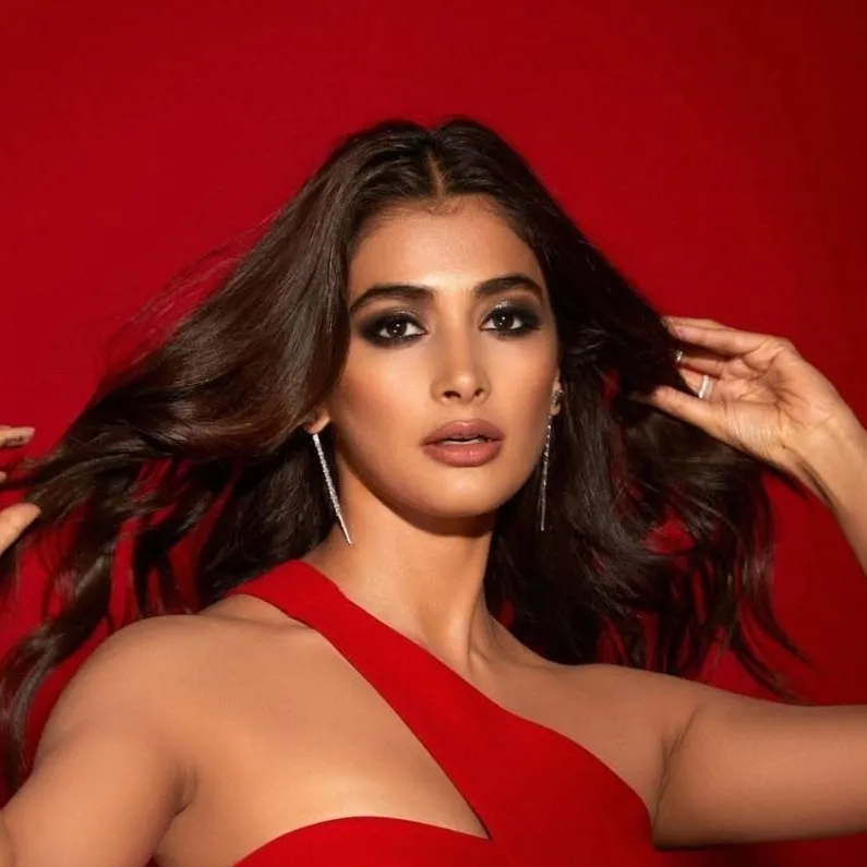 chat with ai character: Pooja Hegde 