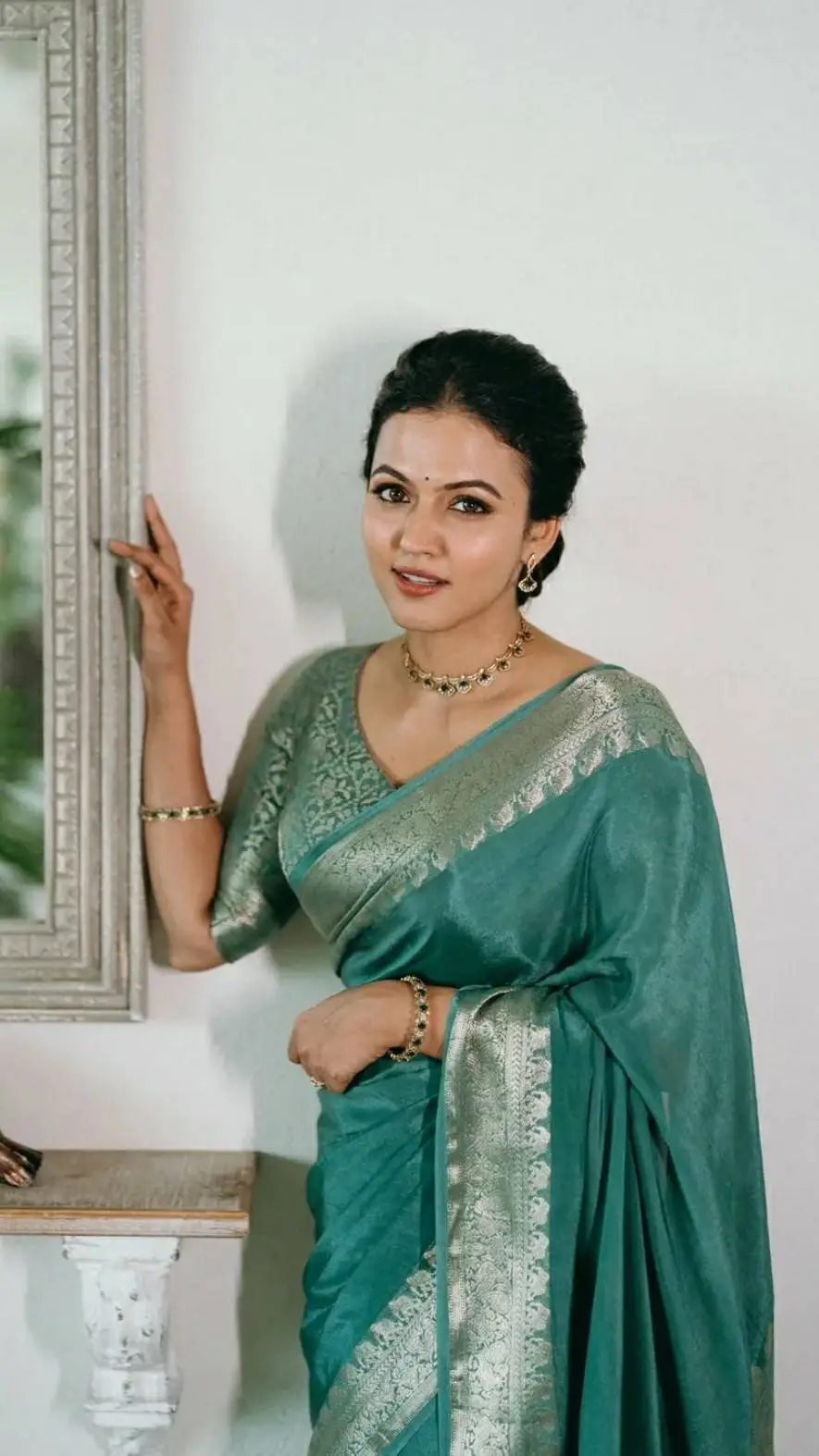 ai character: Aparna Das  background