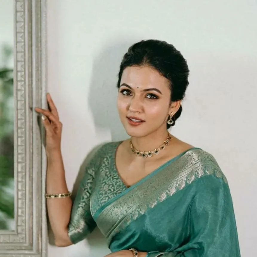 chat with ai character: Aparna Das 