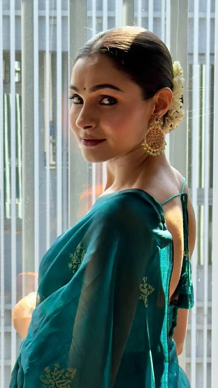 ai character: Andrea Jeremiah background